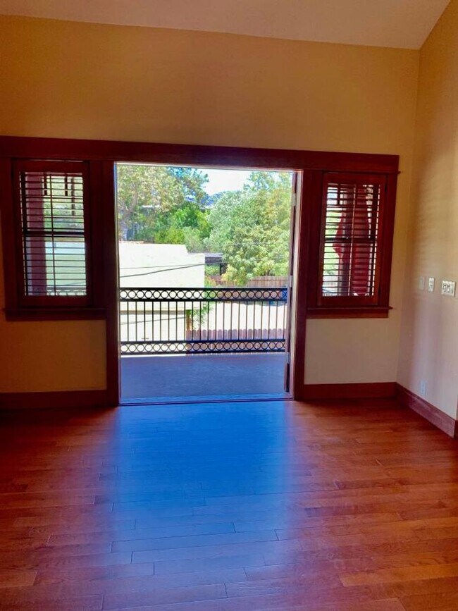 Building Photo - 3 Bedroom/2 Bath Downtown SLO