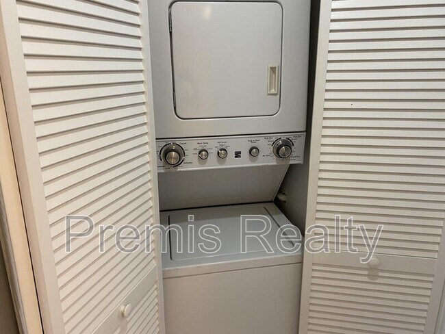 Building Photo - 2360 Maben Cir