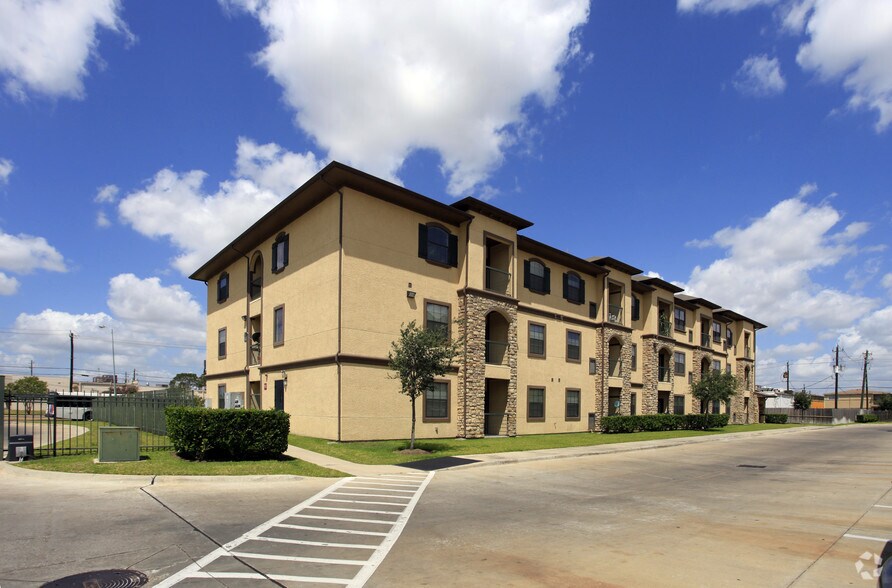Villas on Winkler - 55+ Community - Houston, TX | Apartment Finder
