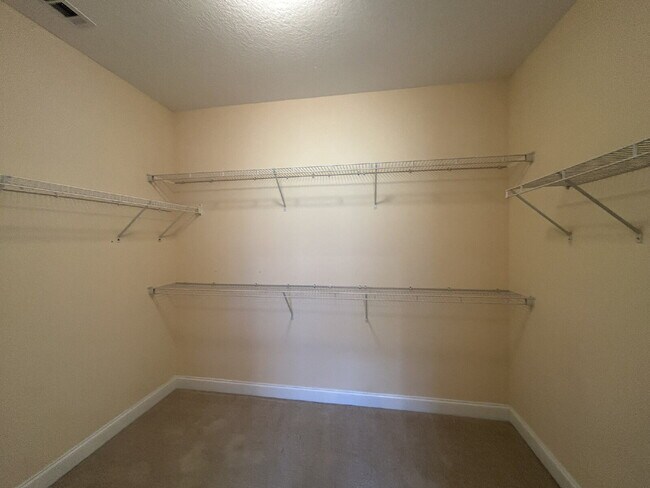 Building Photo - Home For Rent