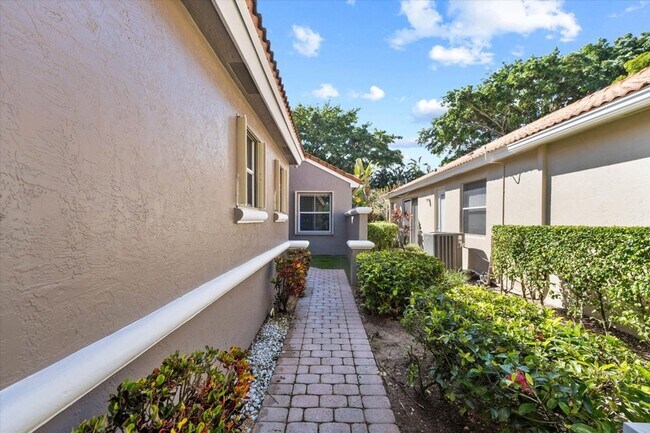 Building Photo - 10860 Fairmont Village Dr