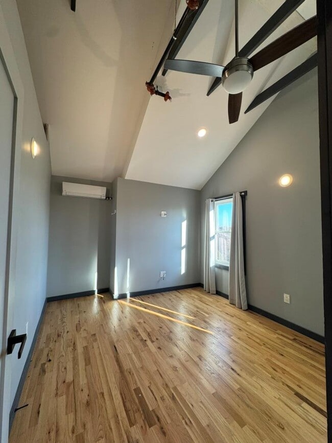 Building Photo - 6 Roosevelt Pl