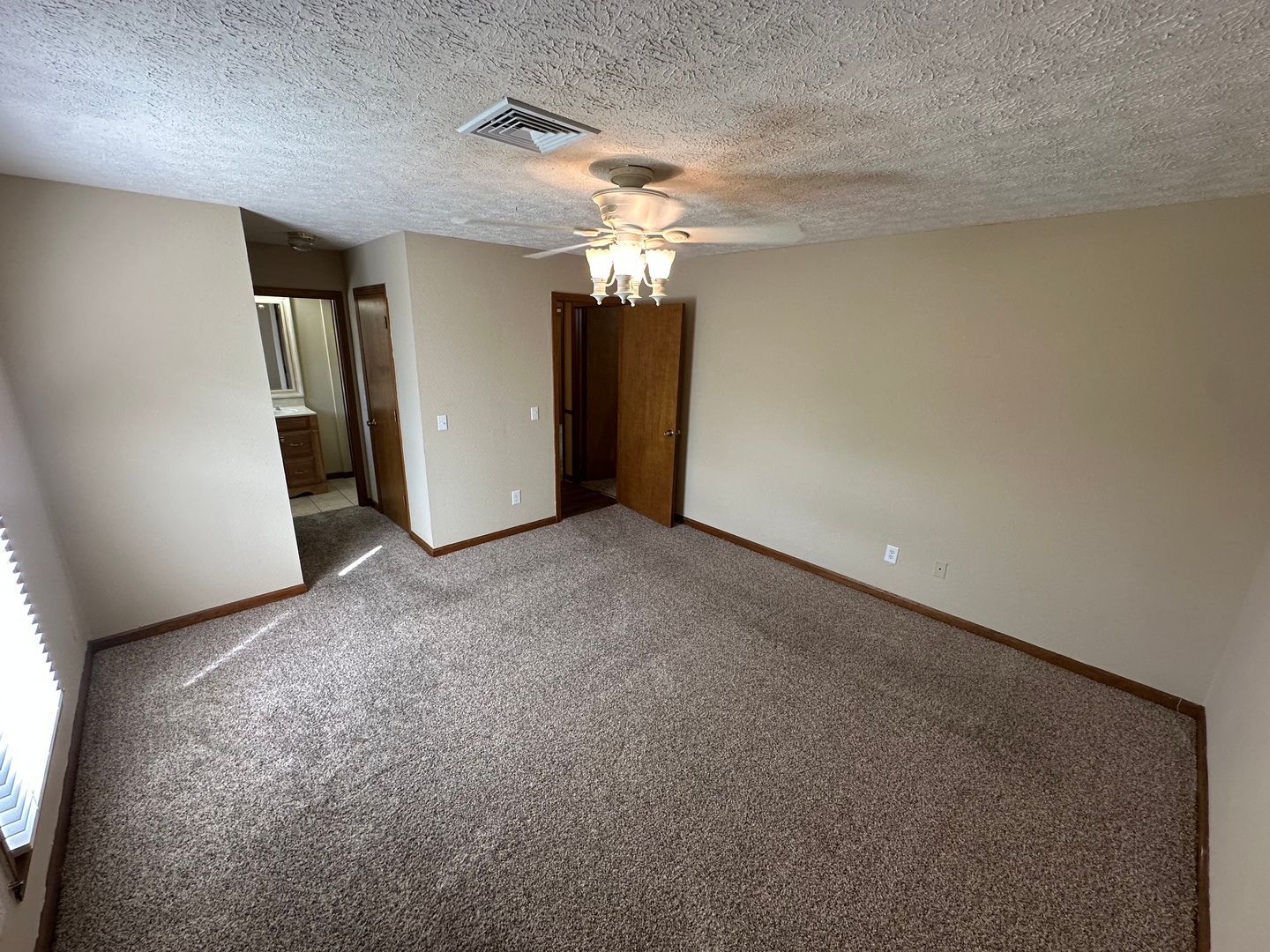 Building Photo - 341 Hickory Dr