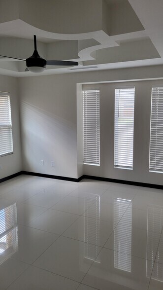 Building Photo - 1212 White Oak Drive