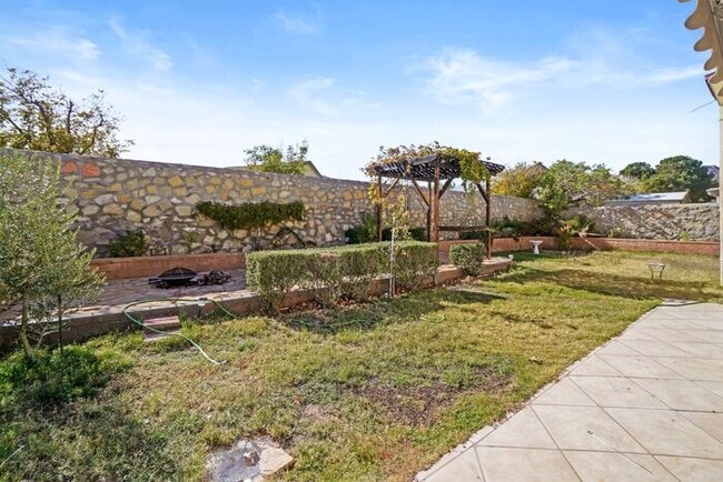 Building Photo - Beautiful, CARPET FREE - 2 Story Home with Refrigerated Air - Two Year Lease Required
