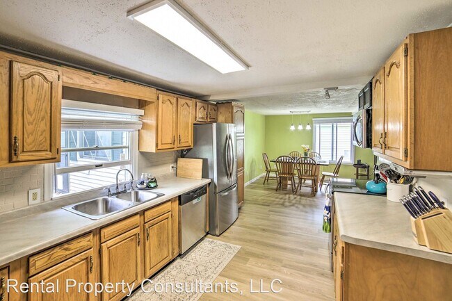 Building Photo - 3 br, 1 bath House - 3880 Bell Lake Dr. NE