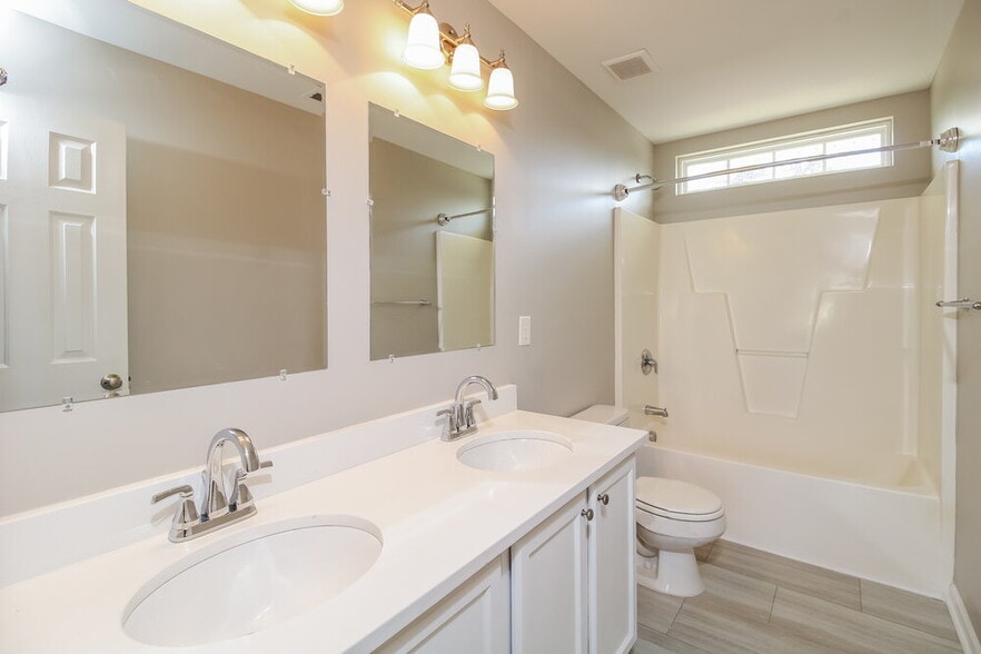 Building Photo - 1220 Maple Ridge Dr