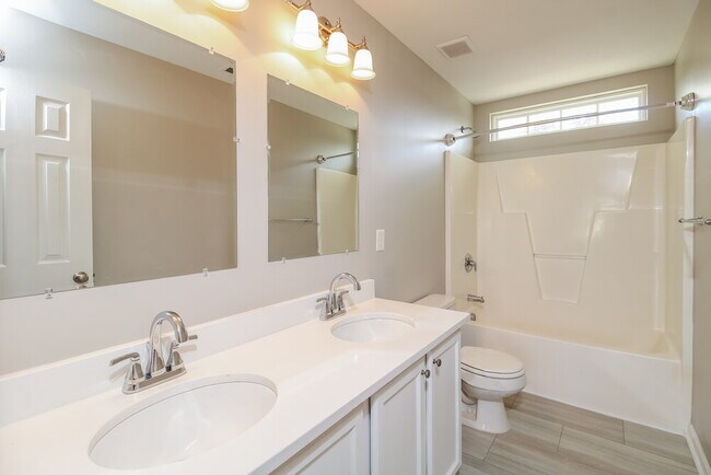 Building Photo - 1220 Maple Ridge Dr