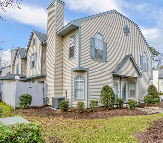 Building Photo - End Unit Condo Close to Chic's Beach & Little Creek Naval Base