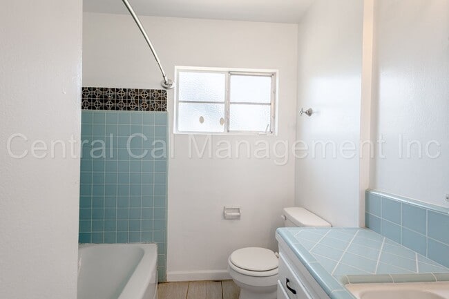 Building Photo - 3 Bedroom/1 Bath Home - $1895 Per Month! M...