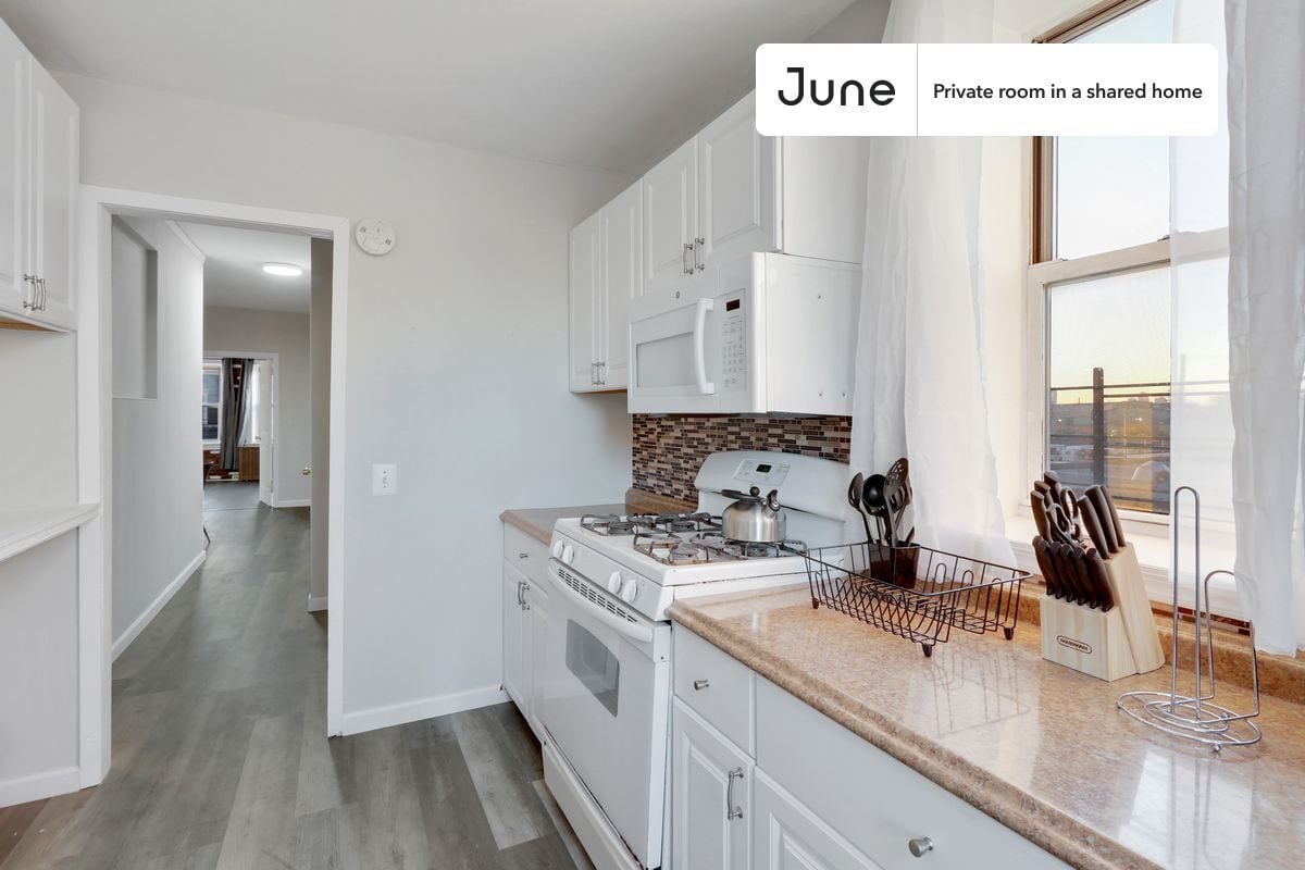 Building Photo - Room in Shared 3 bed/1 bath home in Ridgewood