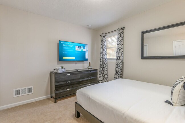 Building Photo - 27 W Ridge Dr SE