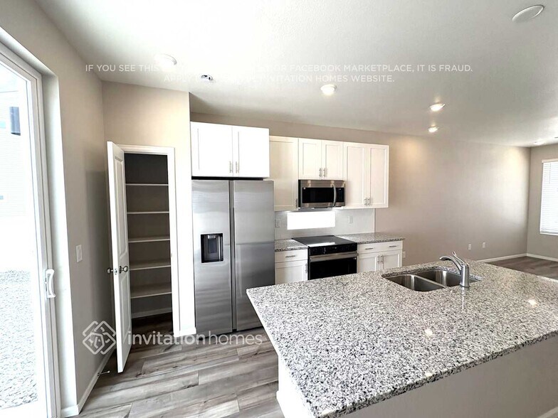 Building Photo - 3369 Streamwood Dr