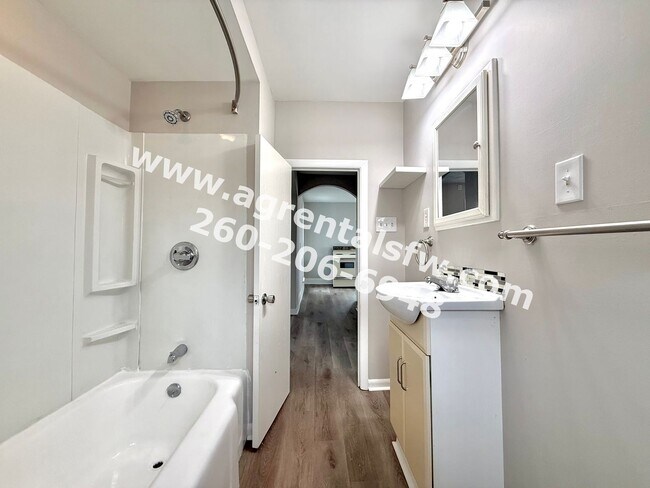 Building Photo - 615 S Jefferson St