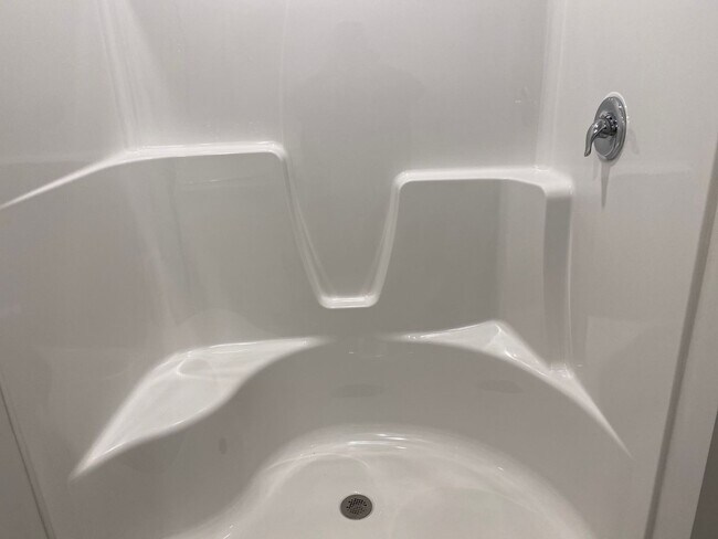 Building Photo - Four years old newer Four Bedroom in Meridianville