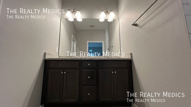 Building Photo - 850 Peyton Ave