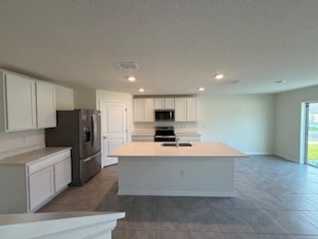 Building Photo - Beautiful New House