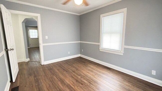 Building Photo - 206 Kenoak Dr