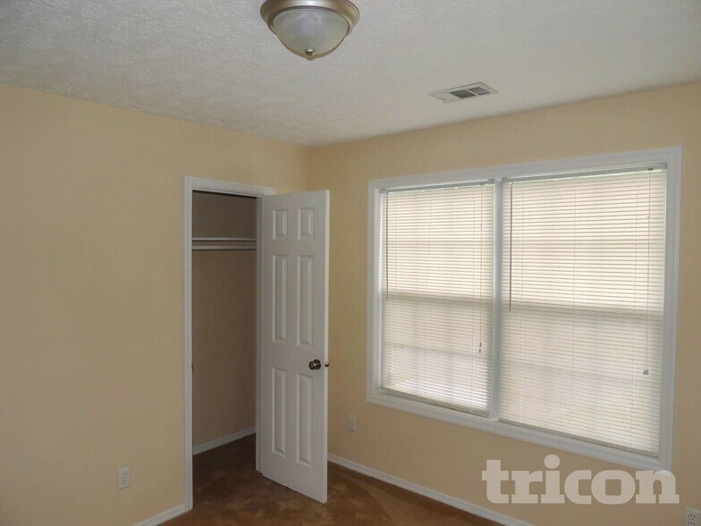 Building Photo - 787 Woodstone Rd