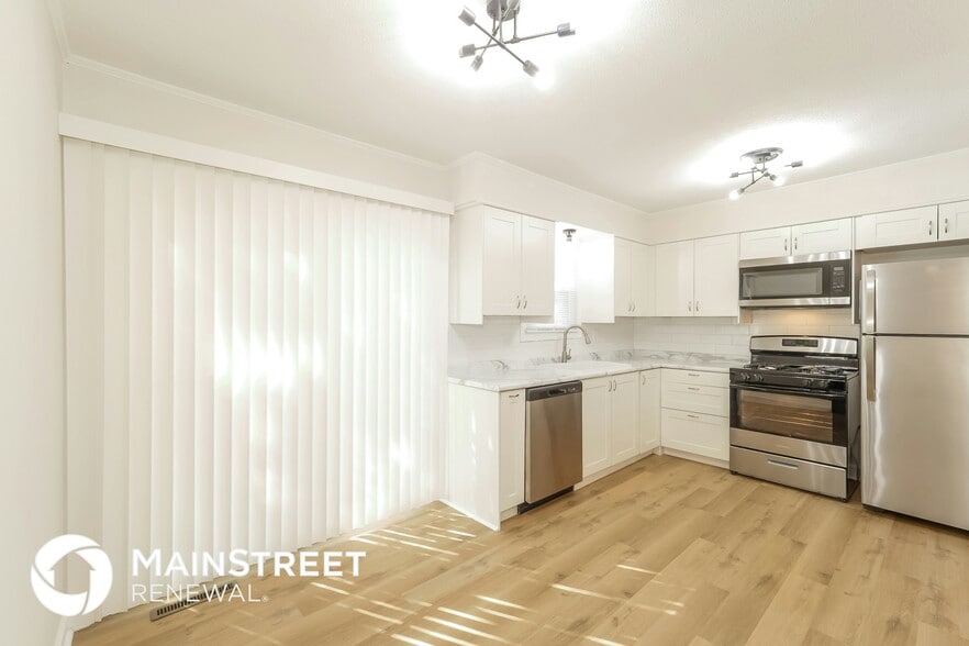 Building Photo - 1109 NE Columbus St