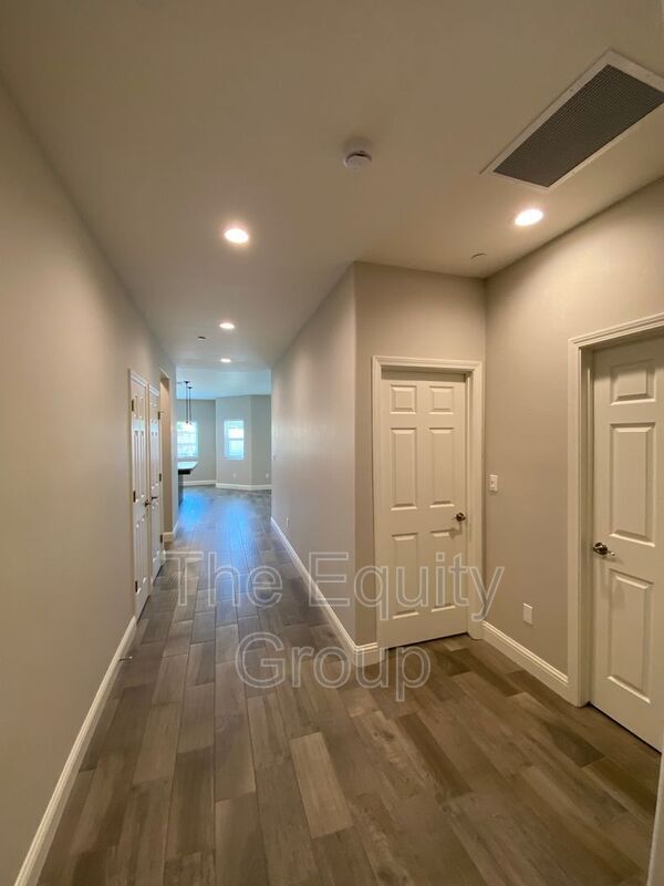 Building Photo - 1129 E Harter Dr