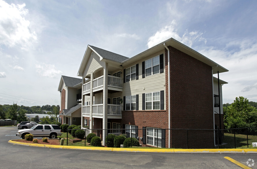 Primary Photo - The Peaks of Knoxville Apartments