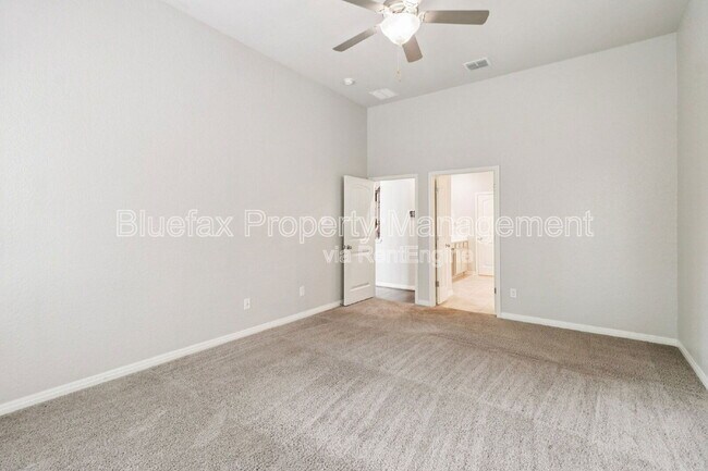 Building Photo - 13840 Tribeca