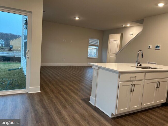 Building Photo - 140 Wappinger Ter