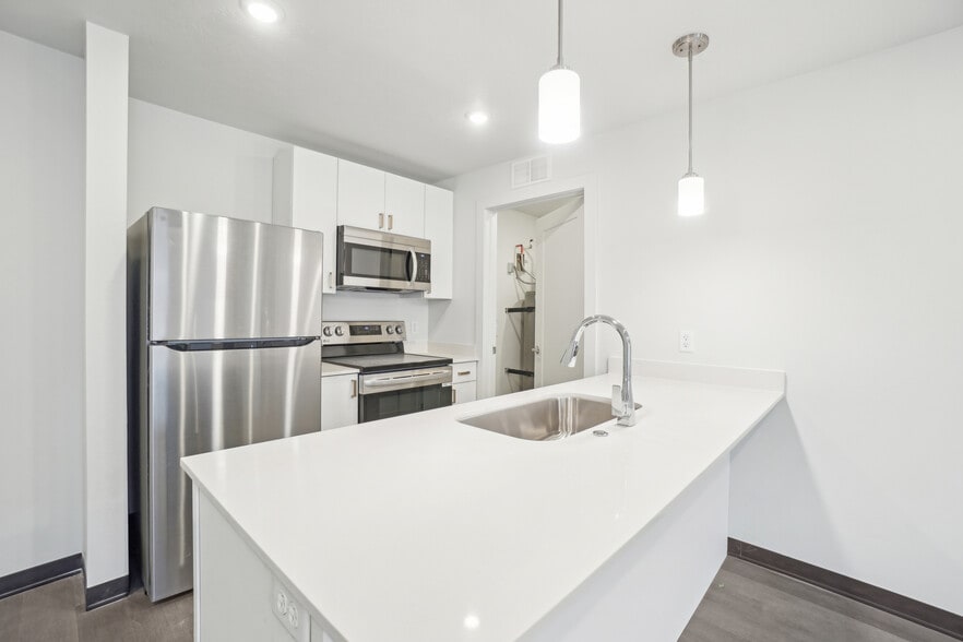 Building Photo - 1326 S 500 E