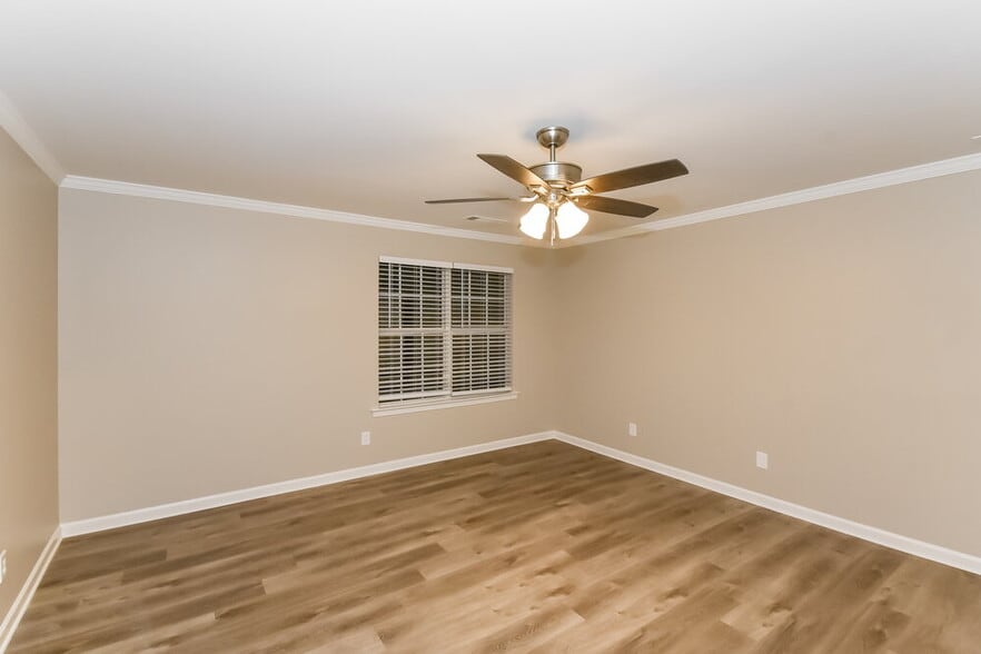 Building Photo - 7531 Sugarcreek Dr