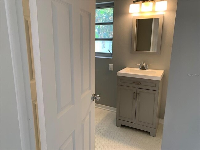 Building Photo - 3516 W San Pedro St