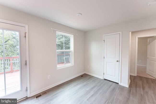 Building Photo - 163 Emmet St