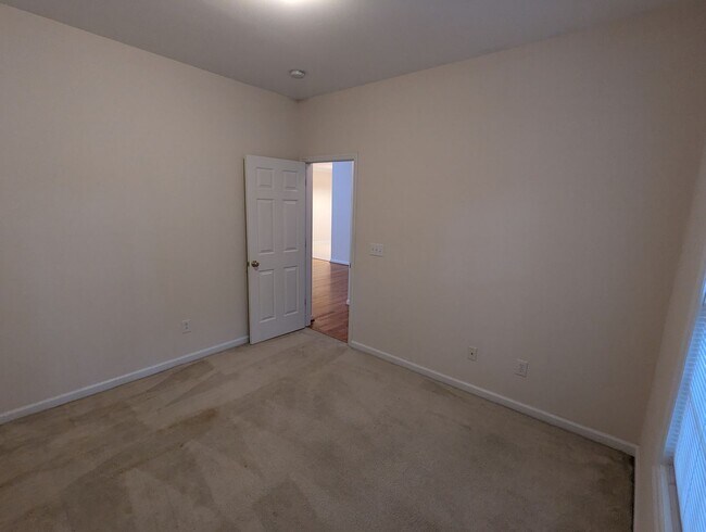 Building Photo - Spacious 4-Bedroom, 3-Bath Home in Parkside!