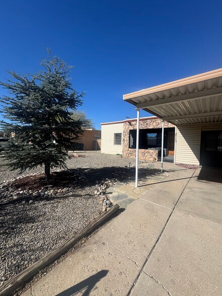 Building Photo - 2113 Madeira Dr NE