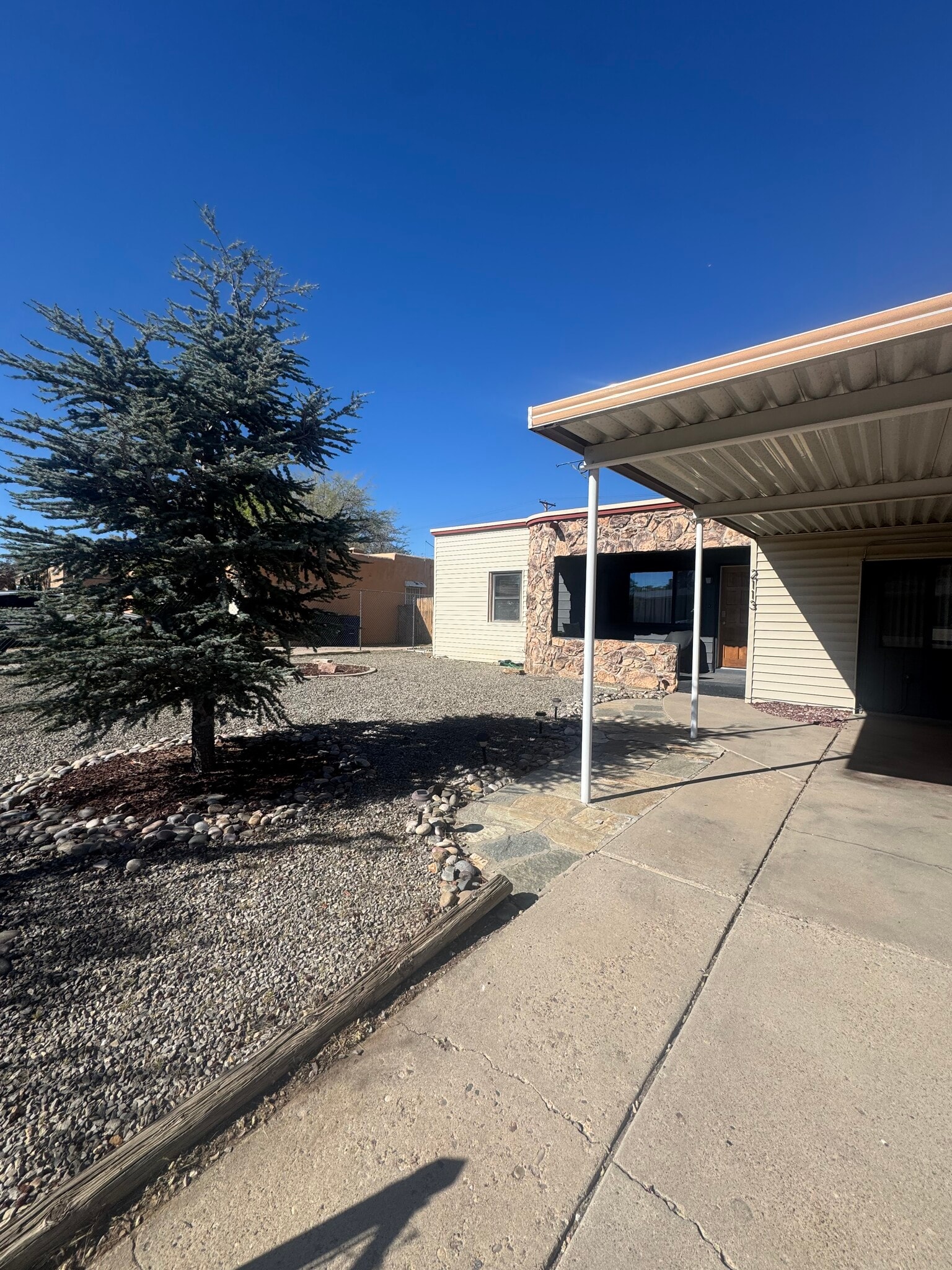 Building Photo - 2113 Madeira Dr NE