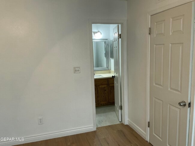 Building Photo - 335 Flynn Dr