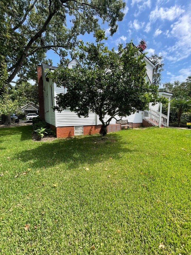 Building Photo - Charming Three Bedroom Home in the Heart of West Ashely