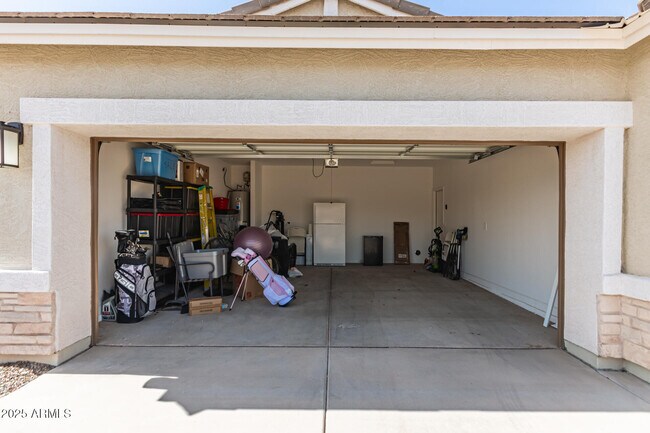 Building Photo - 2131 W Shelly Ave
