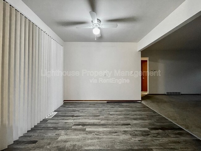 Building Photo - 1348 Carriage Hill Dr SE