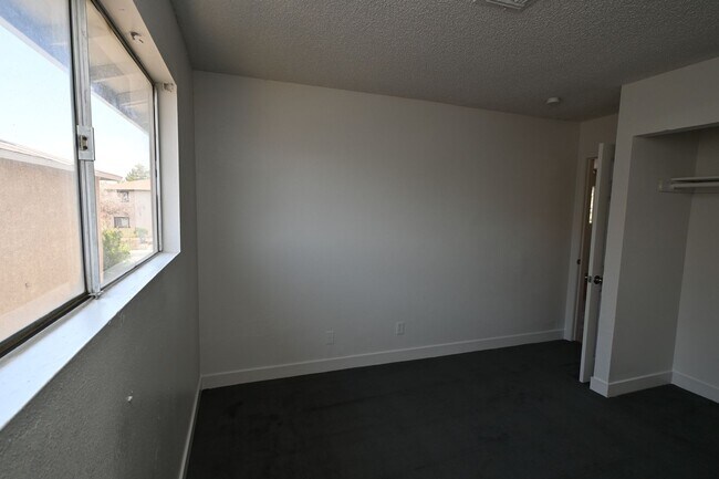 Building Photo - 2 Bedroom Apartment -Las Vegas -NO PETS -1...