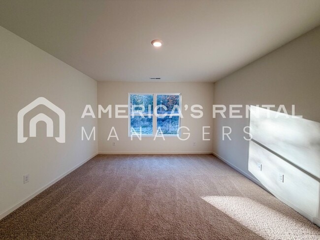 Building Photo - Coming Soon! Available to view NOW!! MOVE ...