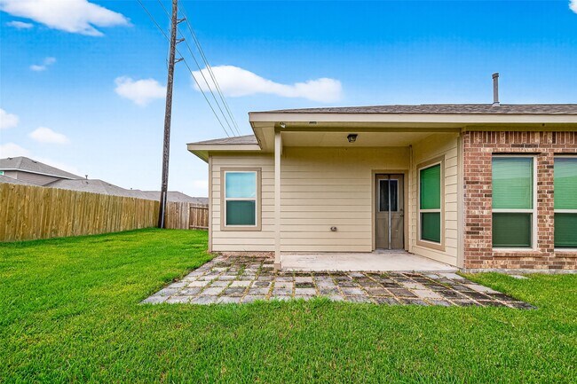 Building Photo - 1218 Hills Dr