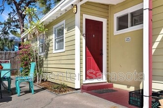 Building Photo - 325 Ohio Pl