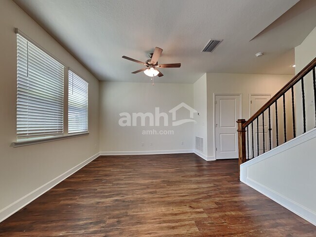 Building Photo - 1019 Tan Tara Trl