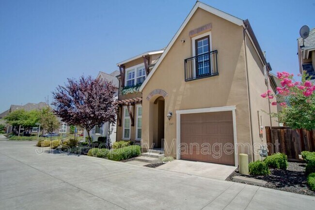 Building Photo - 1349 Piper Pl