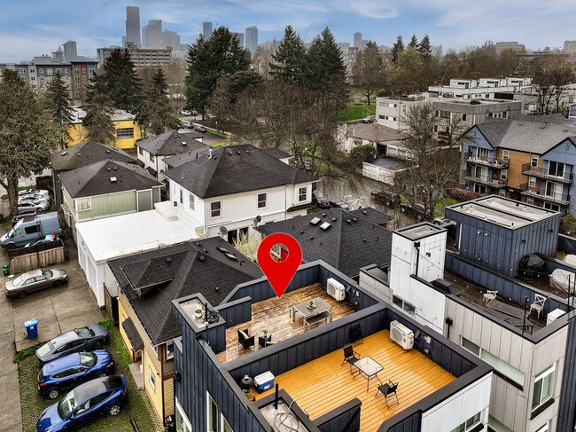 Building Photo - 3bd/1.75ba Seattle Townhouse