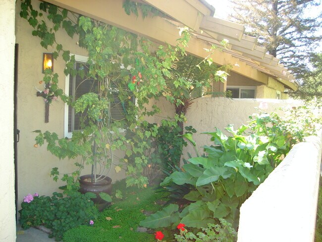 Building Photo - 2 bedroom with GARAGE in the HEART of Westlake Village!