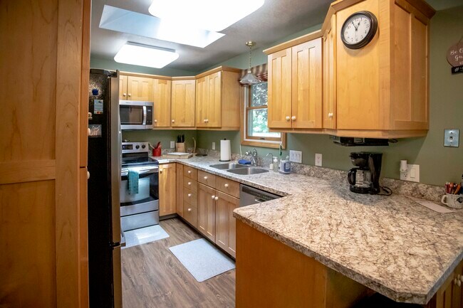 Kitchen with backyard window - 731 Garnet Ave