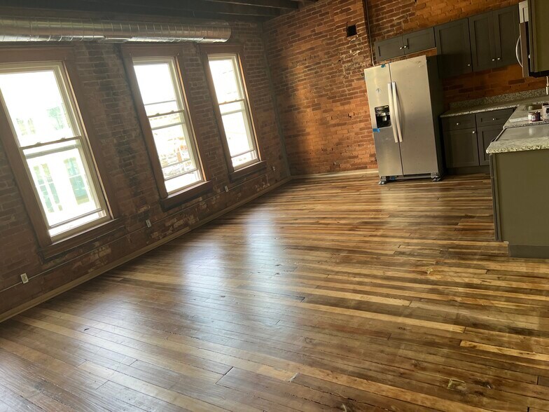 Building Photo - 1609 Winchester Ave