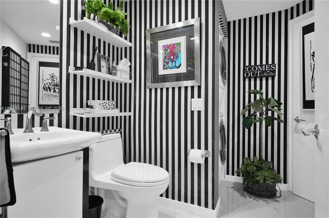 Building Photo - 4775 Collins Ave